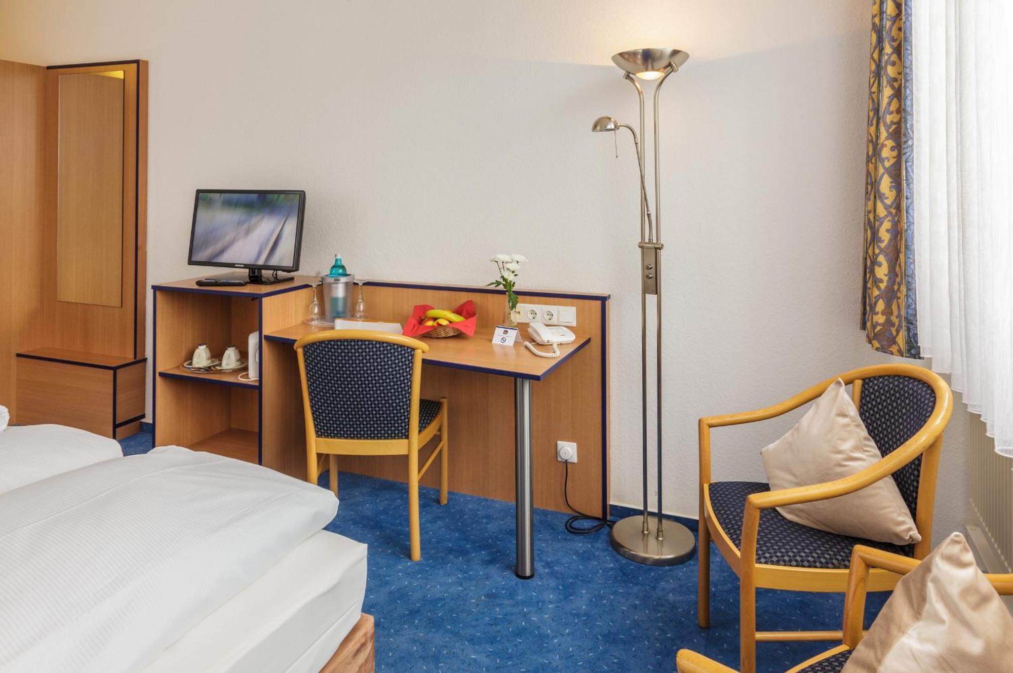 เบสต์ เวสเทิร์น คอมฟอร์ต บิสซิเนส โฮเต็ล Hotel นอยส์ ภายนอก รูปภาพ