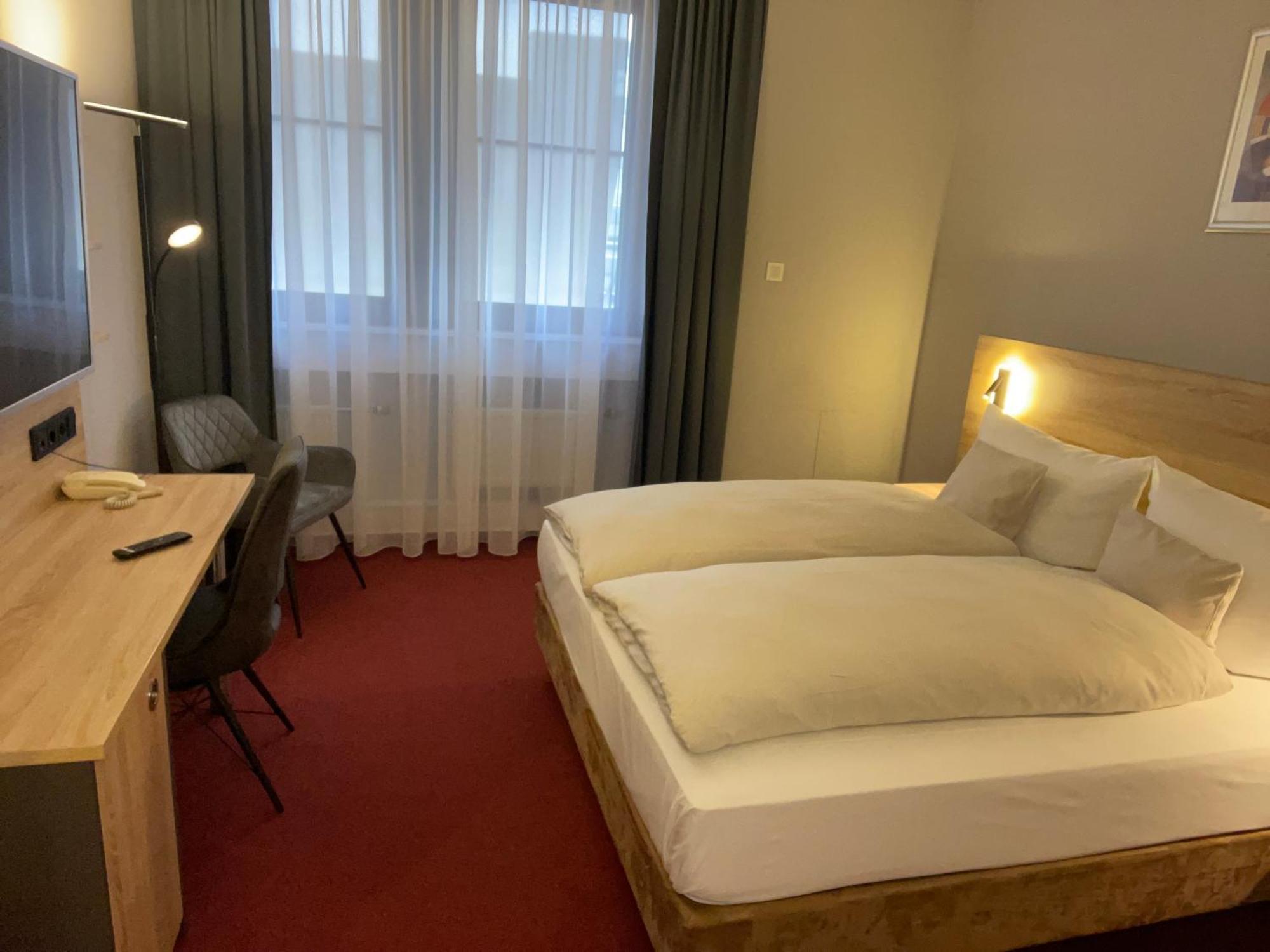 เบสต์ เวสเทิร์น คอมฟอร์ต บิสซิเนส โฮเต็ล Hotel นอยส์ ภายนอก รูปภาพ