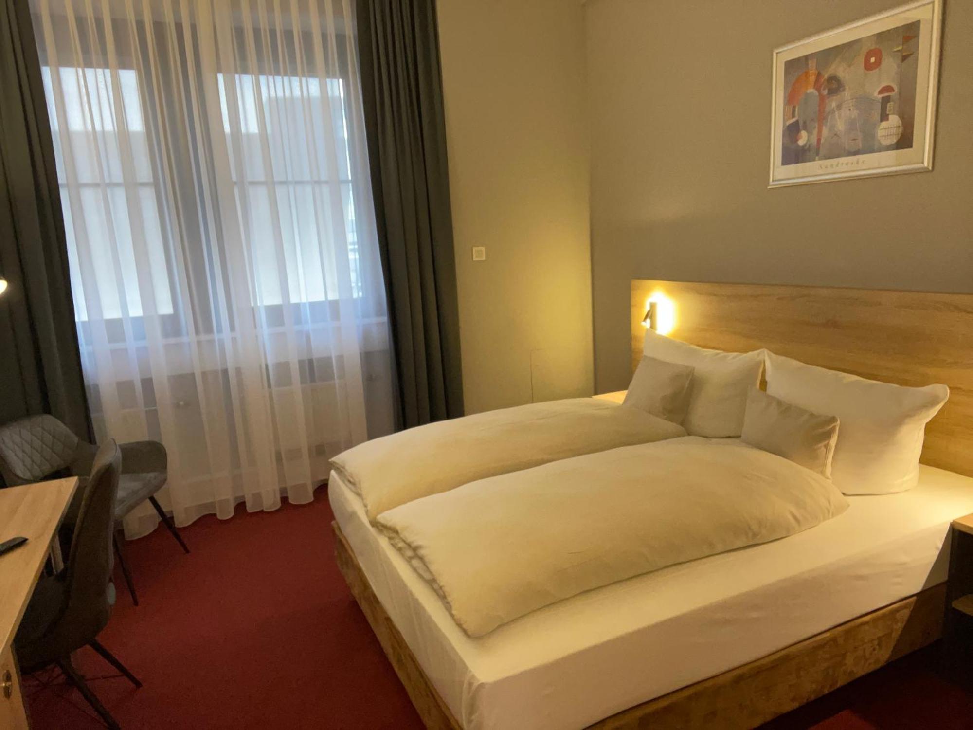เบสต์ เวสเทิร์น คอมฟอร์ต บิสซิเนส โฮเต็ล Hotel นอยส์ ภายนอก รูปภาพ