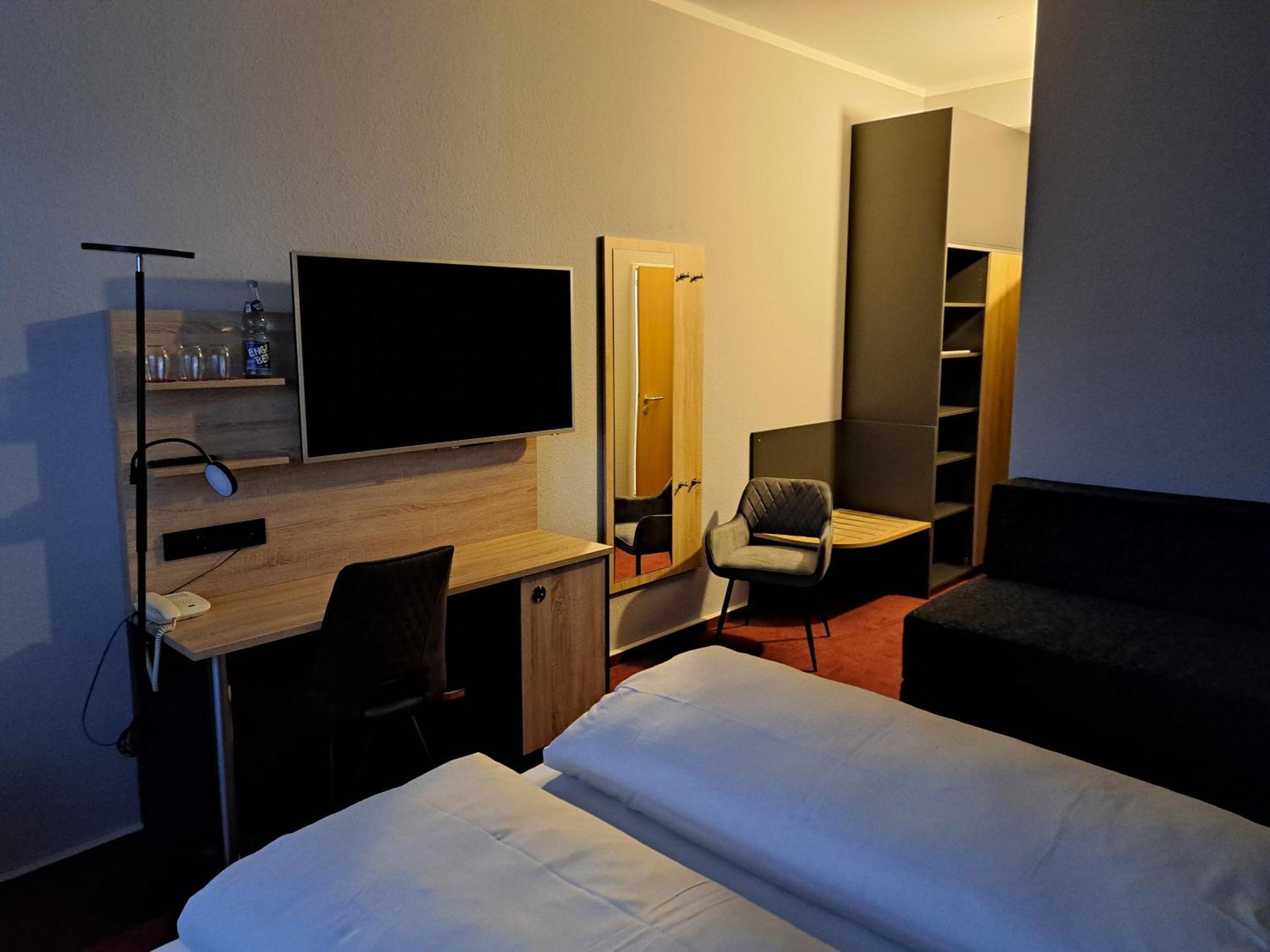 เบสต์ เวสเทิร์น คอมฟอร์ต บิสซิเนส โฮเต็ล Hotel นอยส์ ภายนอก รูปภาพ